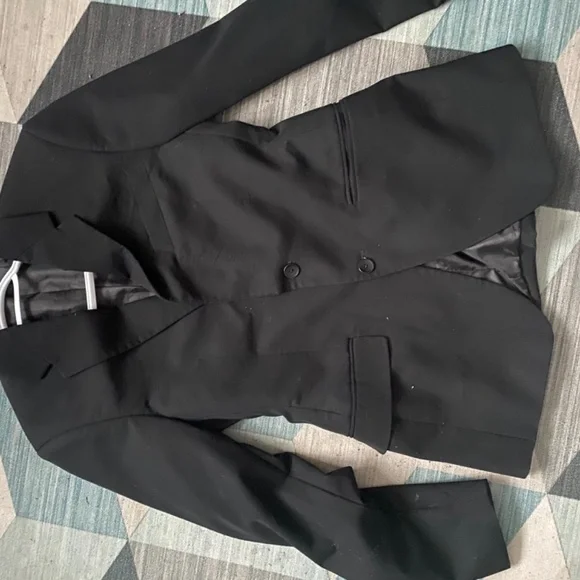 Suit - Picture 4 of 5